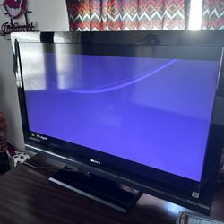 40 Inch Sony TV NOTE (NOT A SMART TV ) Used A Ruko 