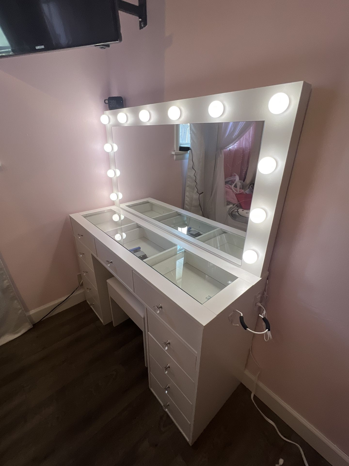 Makeup Vanity In box !!