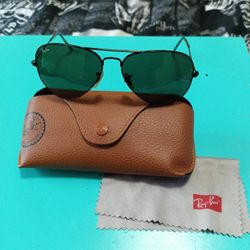 Vintage Ray-Ban Sunglasses/Case