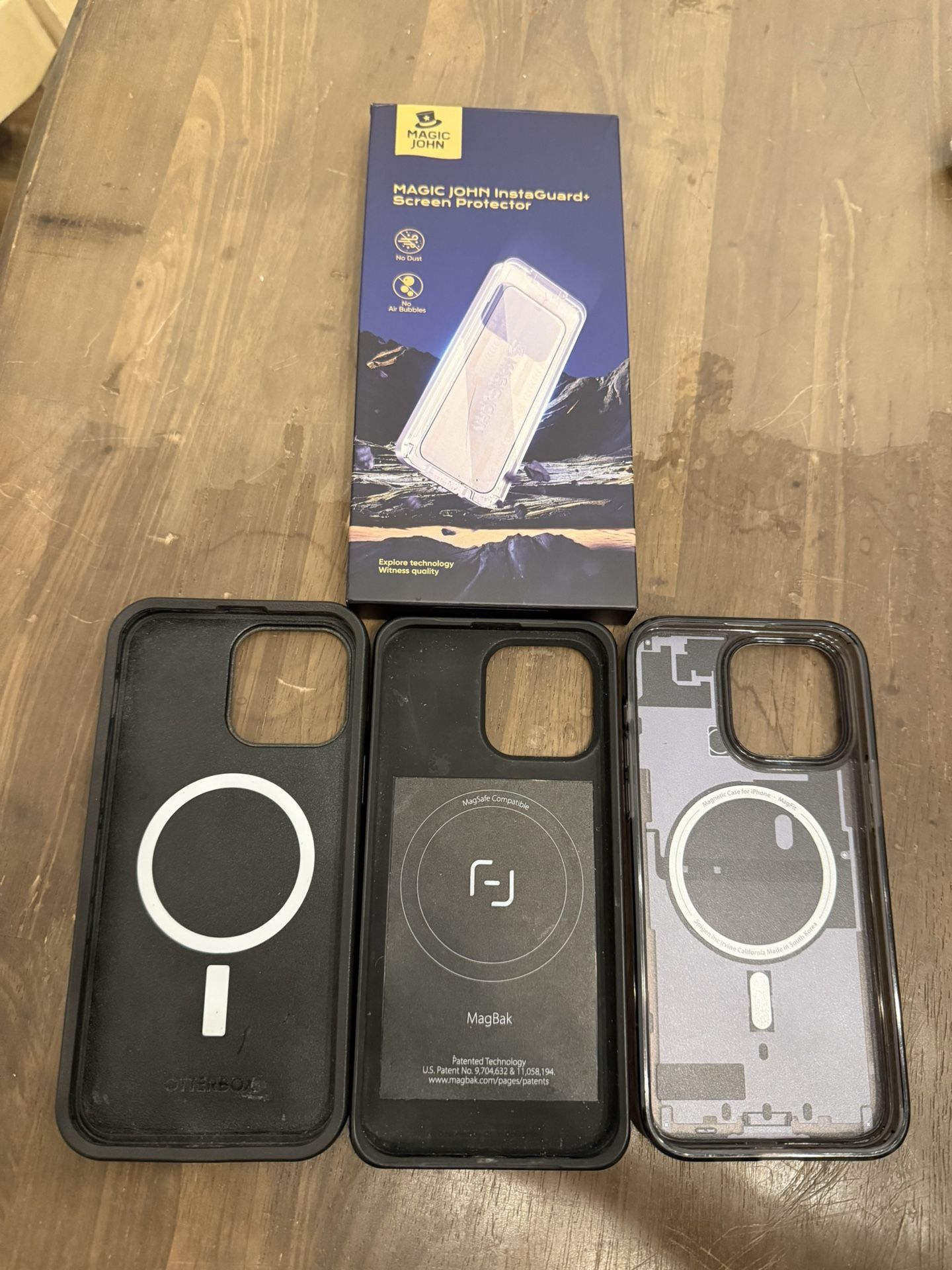 iPhone 14 Pro Max cases and privacy screen protector
