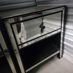 Mirrored 2 Nightstands