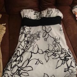 Size Small Dresses And 1 Pair Of Leggings