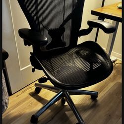 Herman Miller Aeron chair Size B Posturefit 