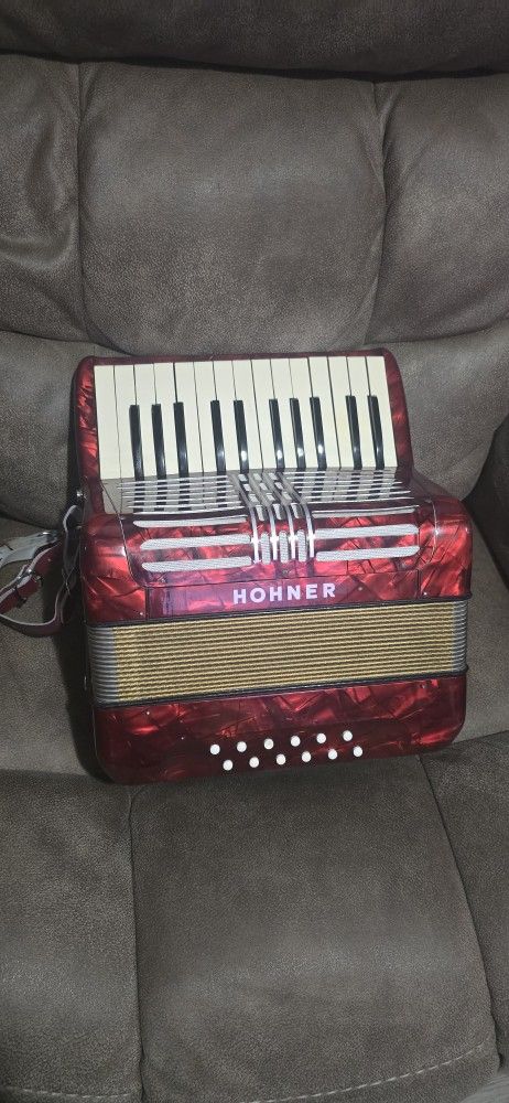 ACORDEON HOHNER HECHO EN ALEMANIA $450 OBO