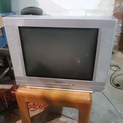 Polaroid TTM-2420 24" Retro Flat Screen CRT TV, Very Good Condition
