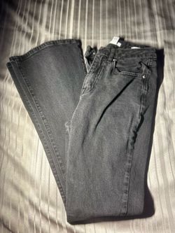 BUNDLE OF CLOTHES (S)