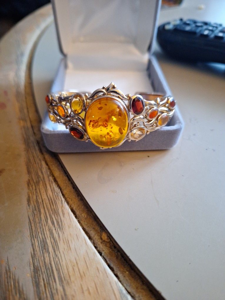 AMBER BRACELET