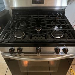 Stove Frigindaire 30”wide 