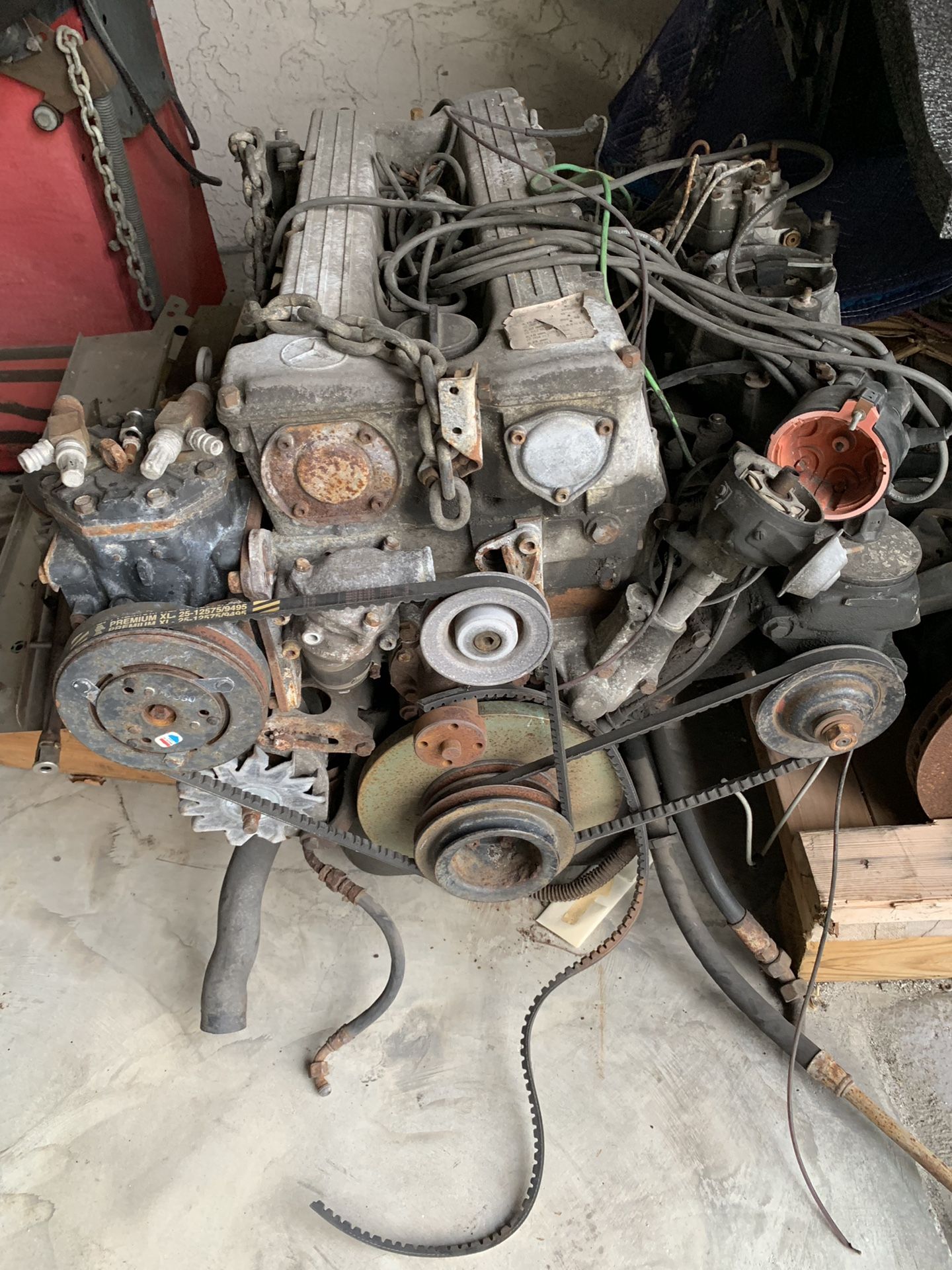 M110 MERCEDES ENGINE. WITH TRANSMISSION AND ALL THE ACCESSORIES