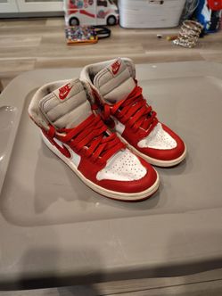 Kids Jordan 1 size 2.5y