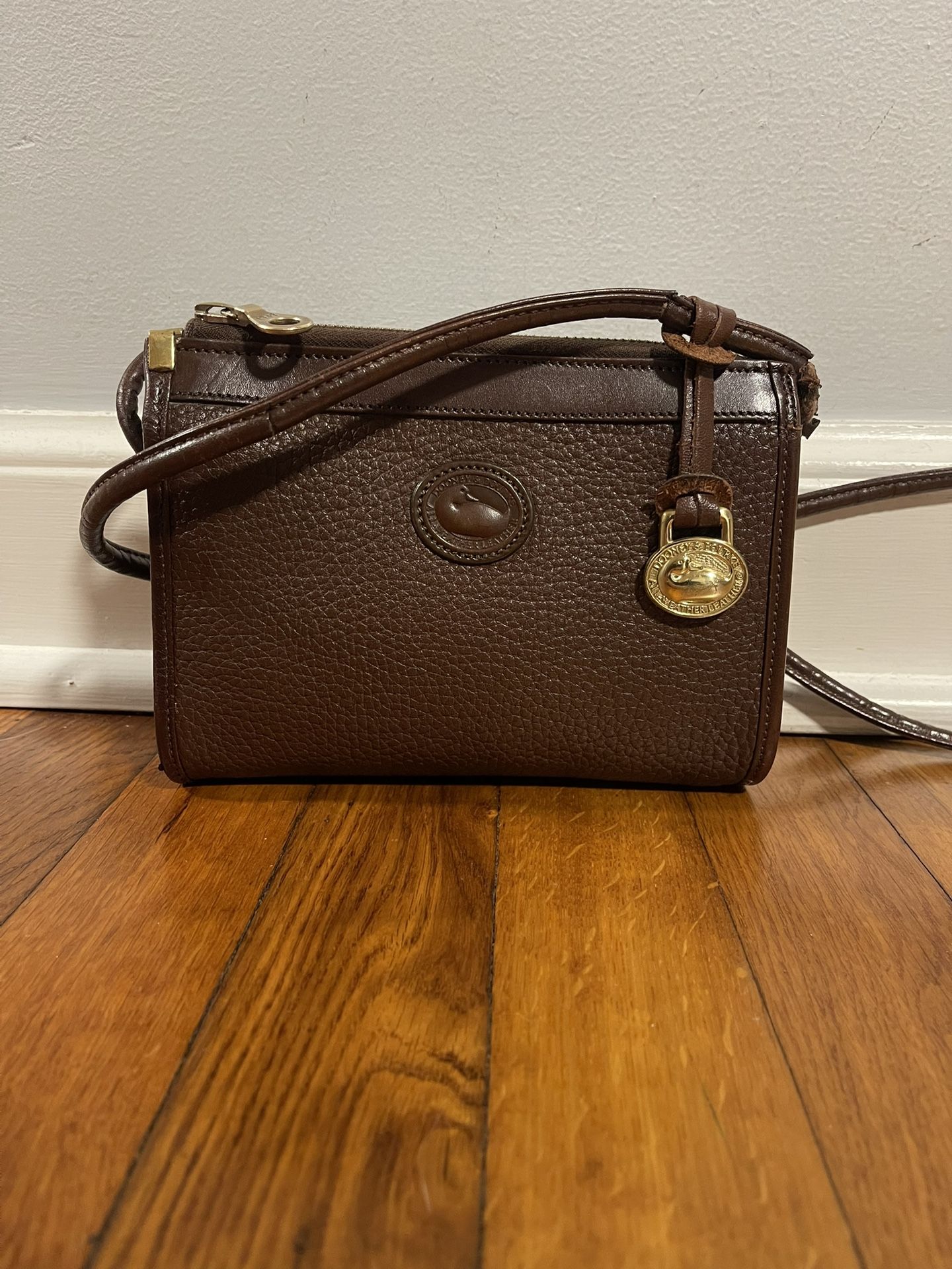 Beautiful Dooney&Bourke Leather Mini Crossbody 