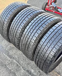 Lt 245/70r17 Goodyear tires con 80% de Vida las 4