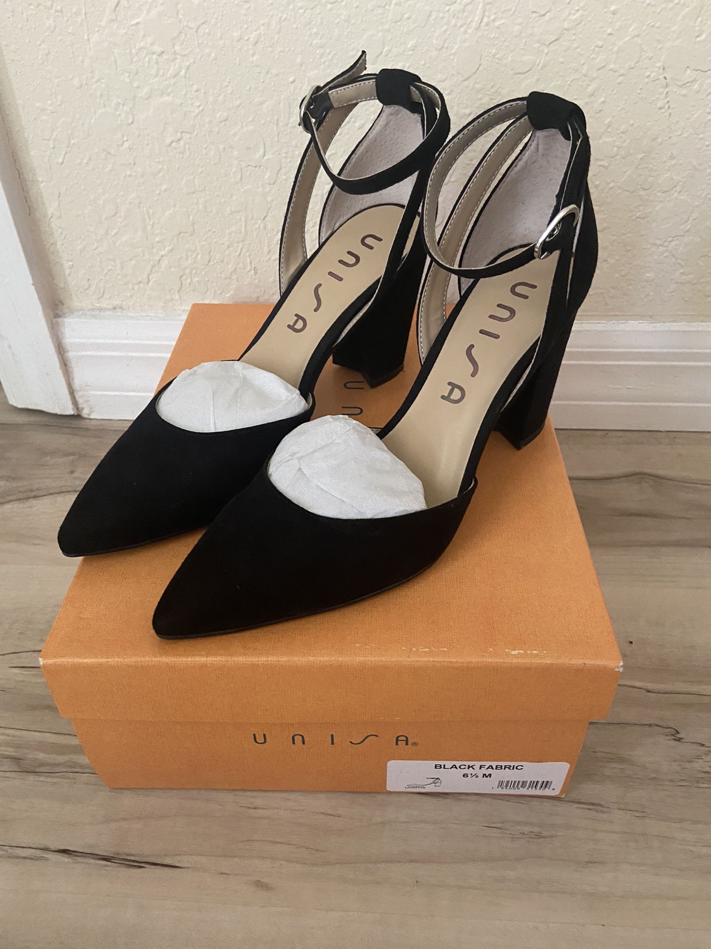 Like NEW Unisa Unmyia Heel | Black Size 6.5