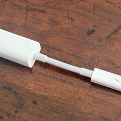 Genuine  Apple A1433 Thunderbolt to Gigabit Ethernet Adapter EMC 2590 MD463LL/A