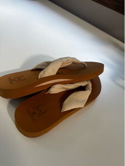 Amazon Beige Fabric Strap Flip-flop Sandals with Brown Footbed, Size 10