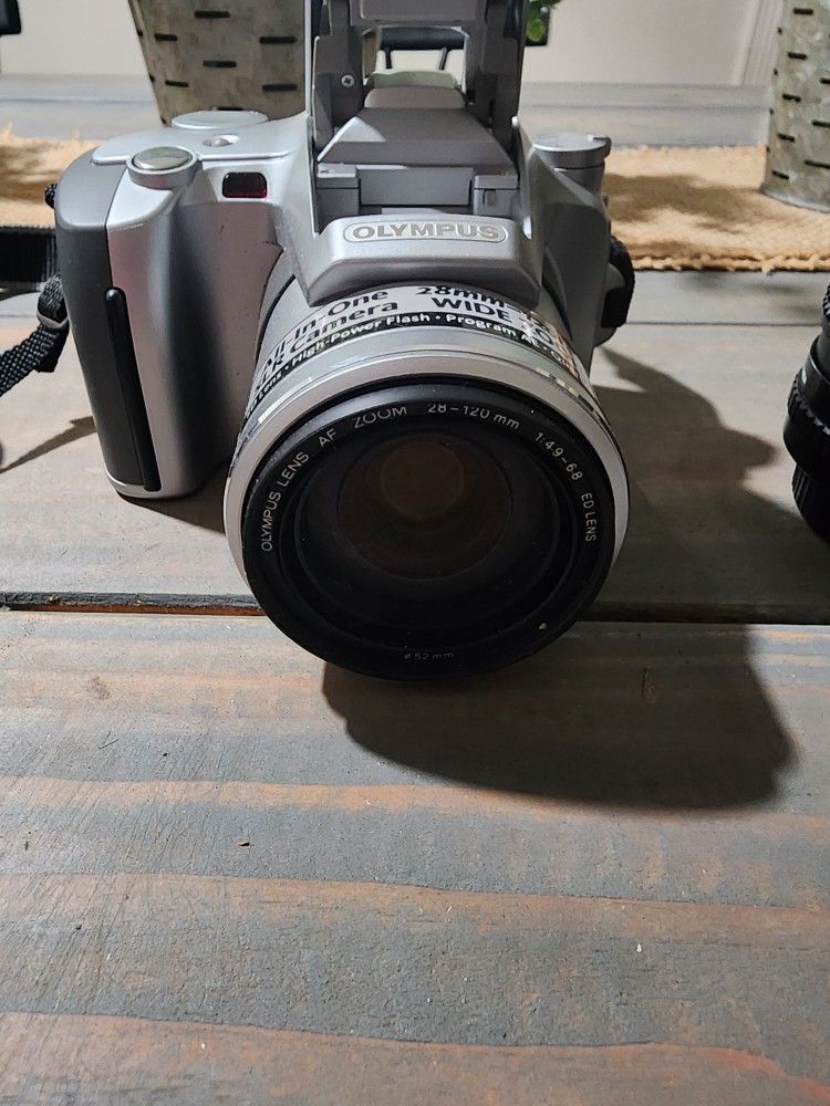 Camera Olympus IS 500 35MM films Zoom Lens 28-120 MM 4X ED  