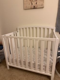 DaVinci Dylan Crib White