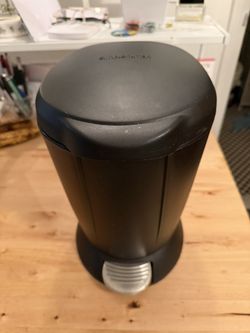 Small garbage can 