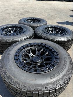 Rines LOCK OFF-ROAD NUEVOS con llantas usadas en buenas condiciones 265/65/17 Cooper