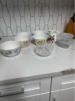 Kitchen items some never used, all for $20