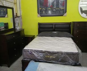 4 pcs bedroom set 899$ dresser,mirror,nightstand,queenbed