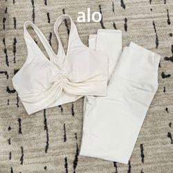 Alo Yoga Set (Top M / Bottom S) – Brand New