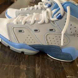 Jordan Sneakers like new Size 7y