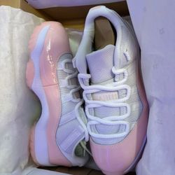 WMNS JORDAN 11 RETRO LOW 'LEGEND PINK'  , Size 7y