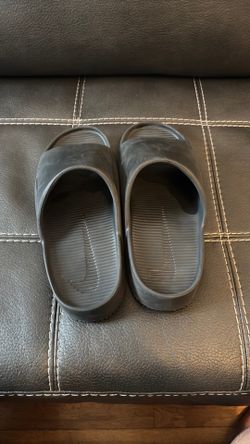 Nike slides size 11 men’s