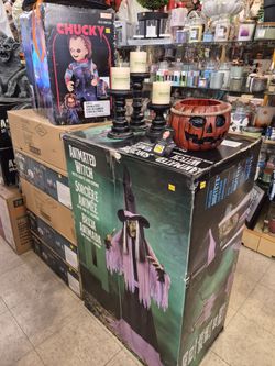 New Halloween 🎃 animatronics and more. We are packed.