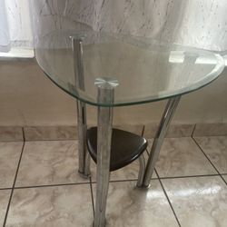 Round Glass Coffee / Accent Table – Chrome Legs