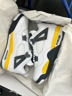 Air Jordan 4 Retro (Tour Yellow) Size 10
