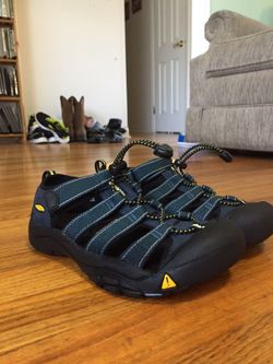 New KEEN SANDLES Size 4 man or 5.5 women