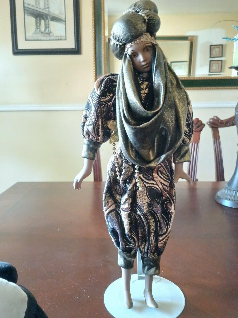 Collectable Standing Dolls