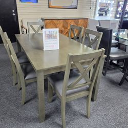 Table and chairs 🚚WE DELIVER🚚