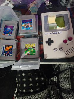 Original gameboy with 4 games including super Mario land