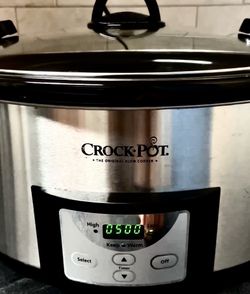 Crock-Pot 6QT Programmable Slow Cooker – Like New – Locking Lid – $35