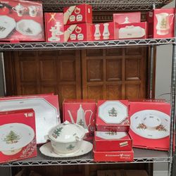 NIKKO Christmas Dinnerware