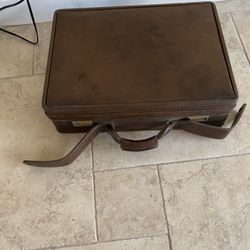 HARTMANN VINTAGE BRIEFCASE CHECK THE ONLINE PRICE THIS IS A STEAL !