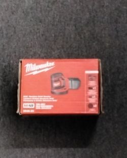 MILWAUKEE M18 RANDOM ORBIT SANDER
