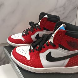 Description:
Condition: Like New, worn only a couple of times. Barely any creasing. 
Colorway: Classic Gym Red, White, Black, and Photo Blue, inspired