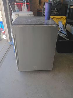 Mini fridge