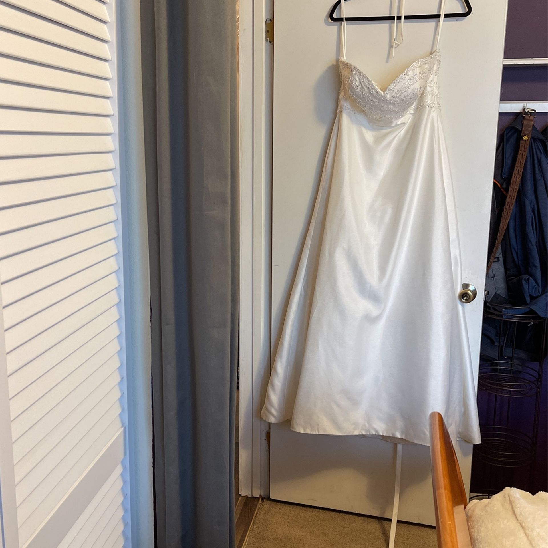 Not SureI Bought  Have  Tie Up InWas A Size 9/10  Or 11/12  Larger Breast Strapless Or  Straps New  I Can’t Find Size On This One But The One I Did We