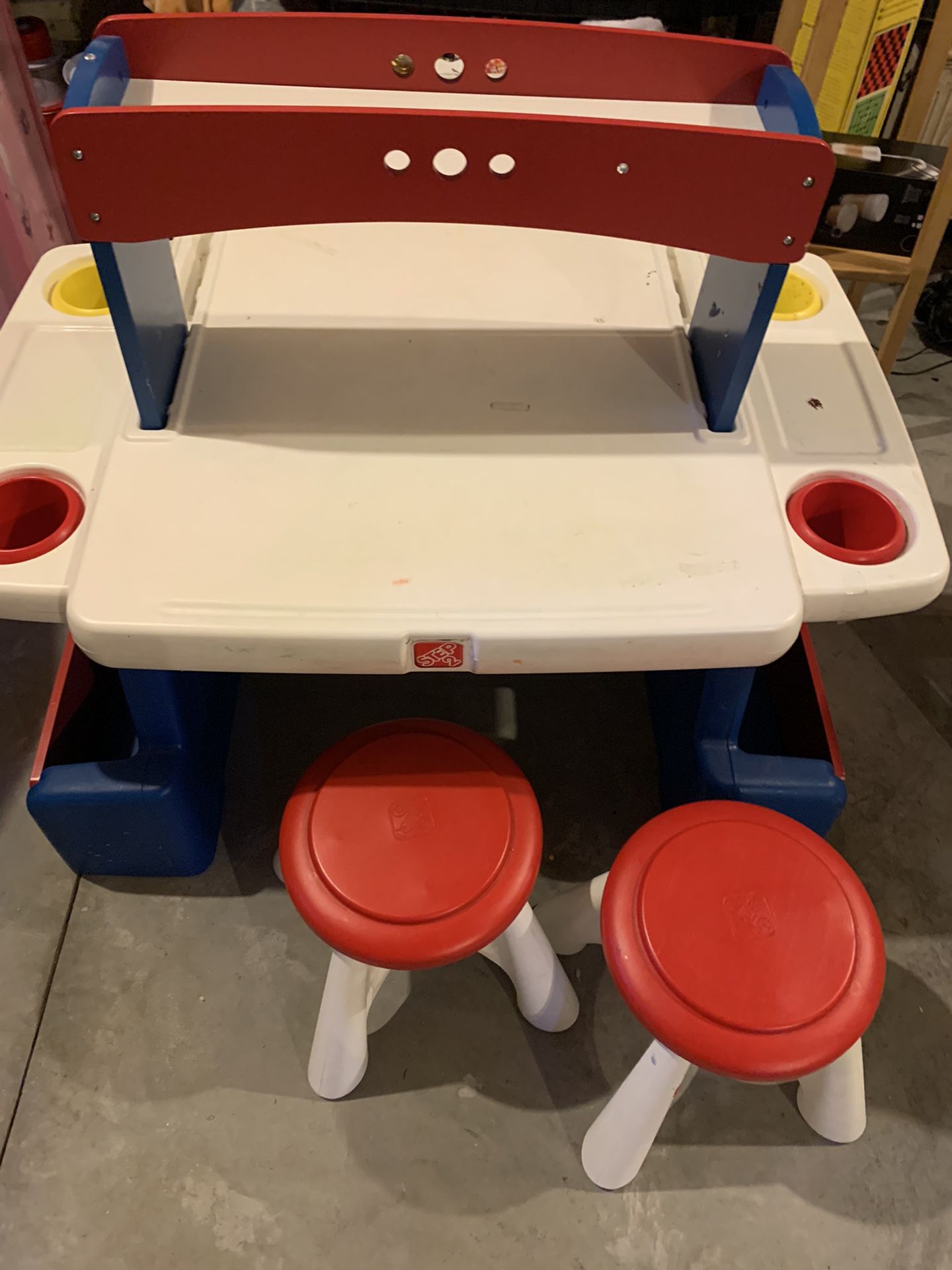 kids step 2 activity table and 2 stools