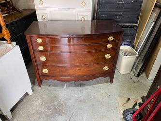 Bow front mahogany Dresser