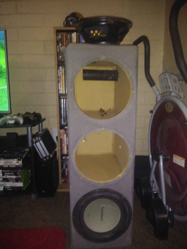 A triple sub box 3 10 inch subwoofers in good condition