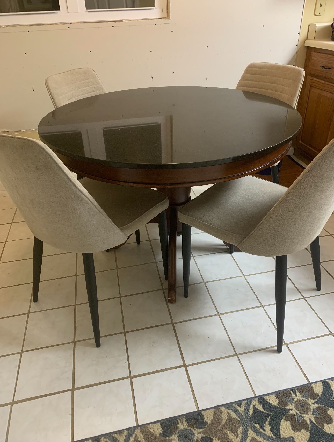 Table & Chairs