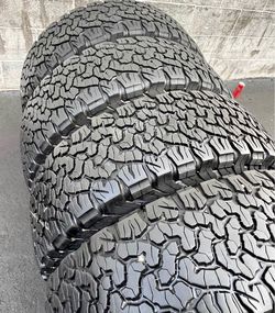 305/55/20" Bfgoodrich 📍📍 Vendo un set de llantas con 80% de vida las 4 📍🌟