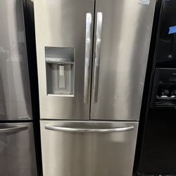 FRIGIDAIRE FRENCH DOOR BOTTOM FREEZER REFRIGERATOR $799