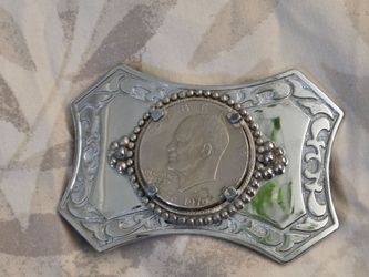 Belt buckle money
